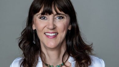 Author Jen Sincero to discuss her latest Badass book, Apr. 20