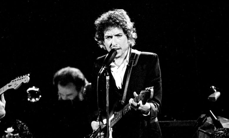 Bob Dylan’s Jewish faith remains elusive in entertaining new biography Bob Dylan’s Jewish faith remains elusive in entertaining new biography