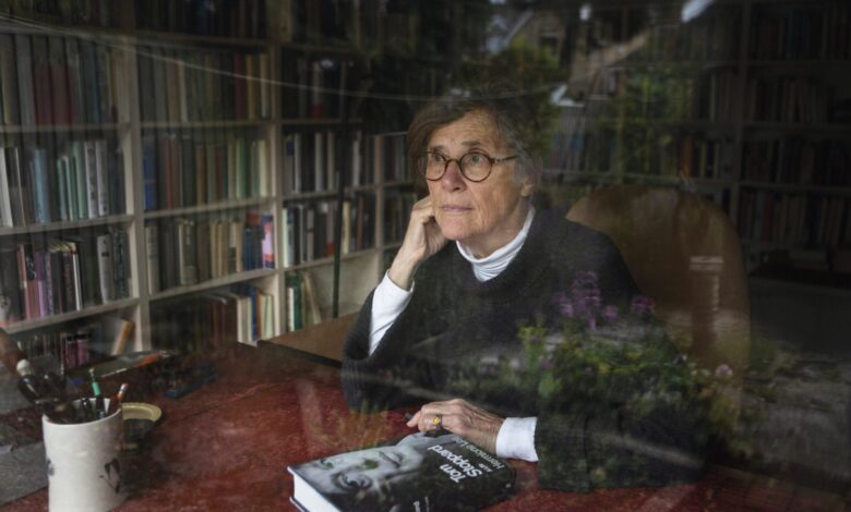 Hermione Lee on how to write a life