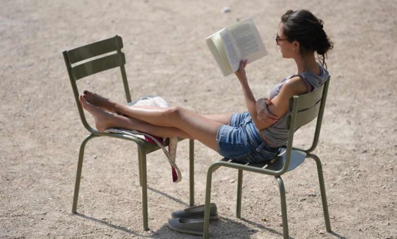 Women read more books, but men get to write more book reviews. Women read more books, but men get to write more book reviews.