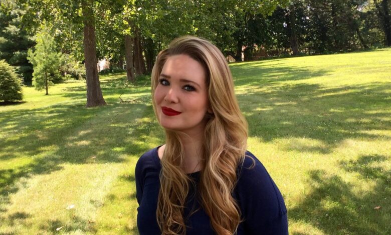Author Q&A: Sarah Maas Author Q&A: Sarah Maas