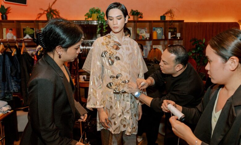 Jor-el Espina celebrates 20 years with a maximalist gala collection Jor-el Espina celebrates 20 years with a maximalist gala collection