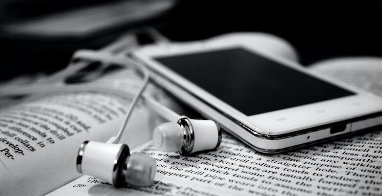 Literary Hub » How Music and Verse Can Spark Literary Passion in Reluctant Readers Literary Hub » How Music and Verse Can Spark Literary Passion in Reluctant Readers